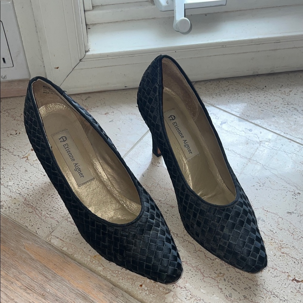 Etienne Aigner Black Textured Heels